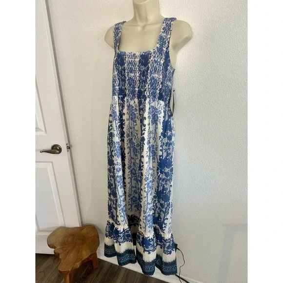 Tuckernuck Mallie Midi Dress NWT Sz M Bondi Blues Floral Smocked Sleeveless - Picture 4 of 10